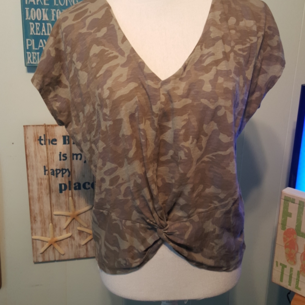 INC International Concepts Camo Twist Front Tee Green Brown V Neck Top Medium - Picture 3 of 5
